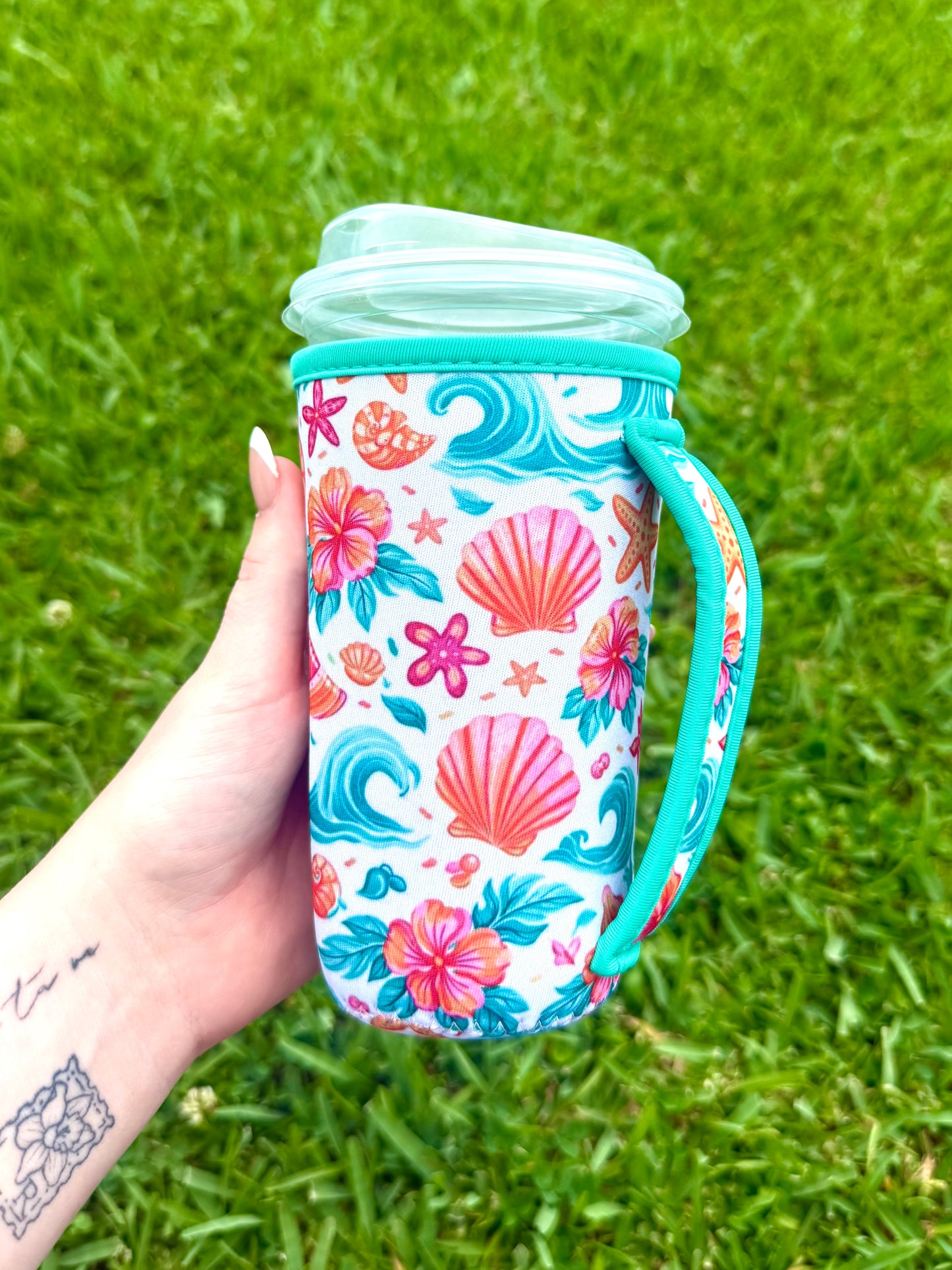 Beach Shell & Wave Large W Handle