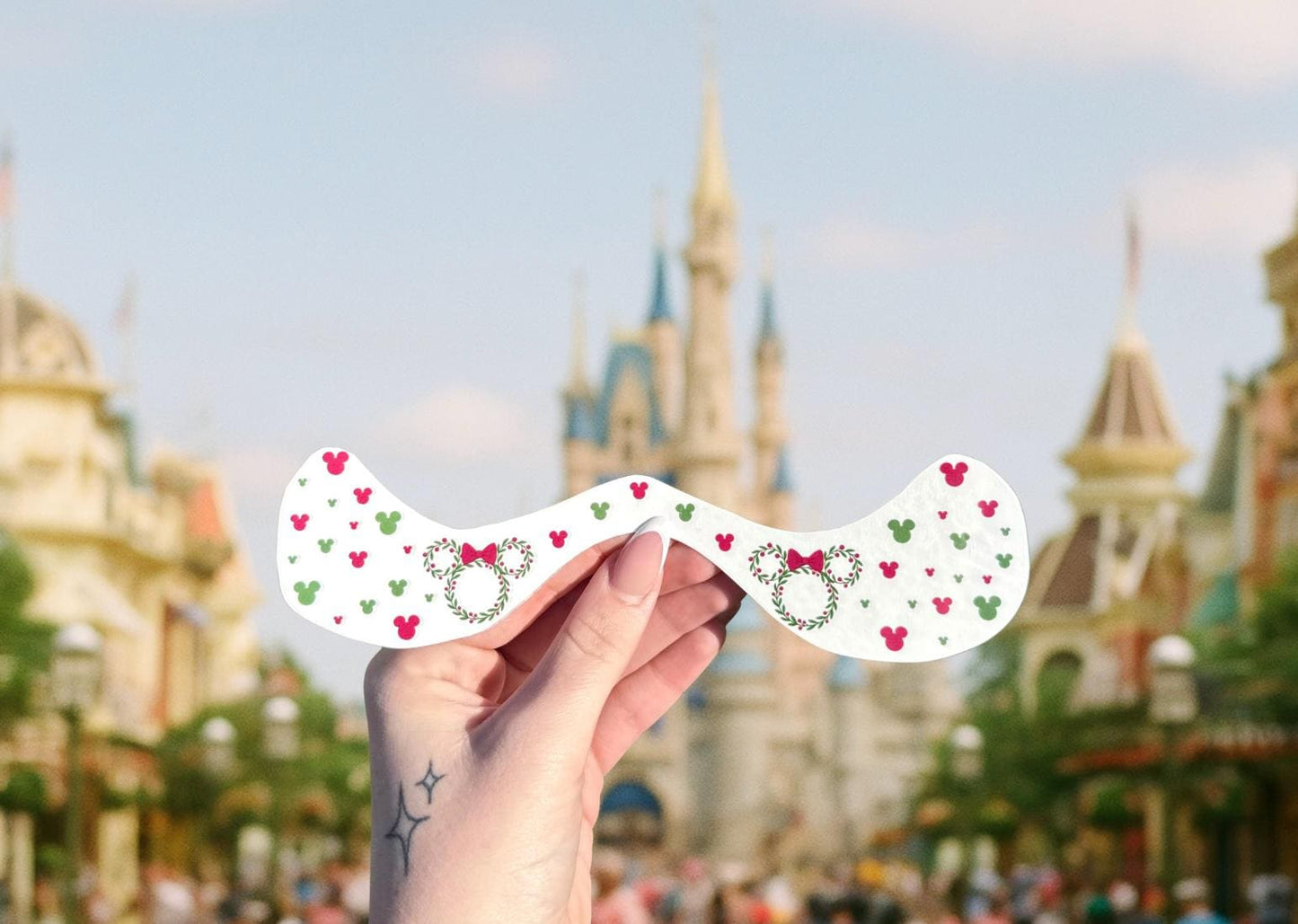 FACE SPARKLES Mickey Wreath